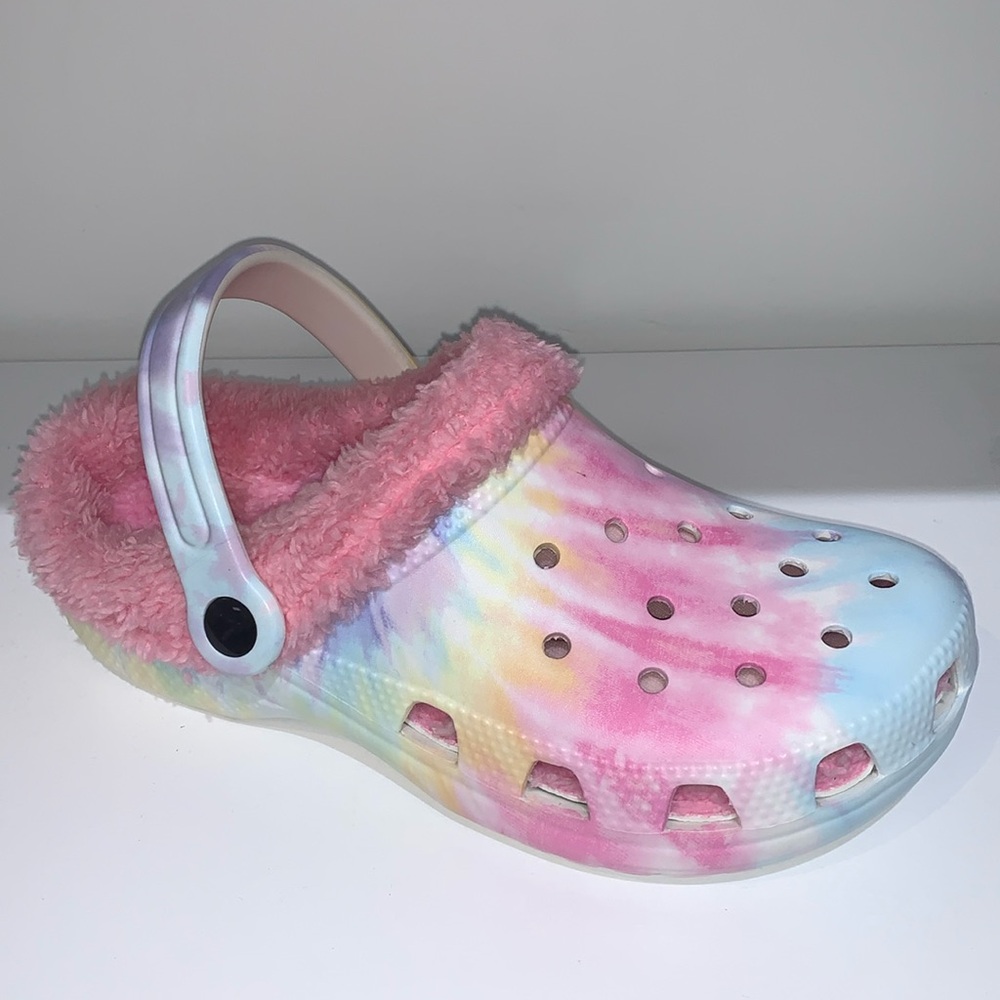 PINK TIE DYE CLOGS WITH FUR